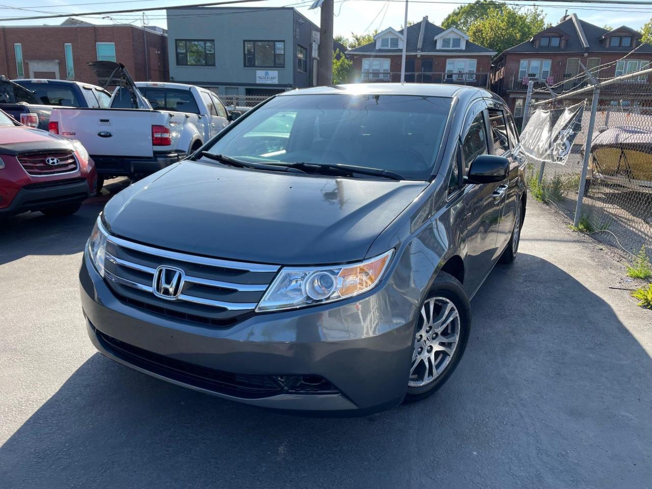 2011 Honda Odyssey EX *8 PASSENGER SEATS, DVD, REAR CLIMATE CONTROL*