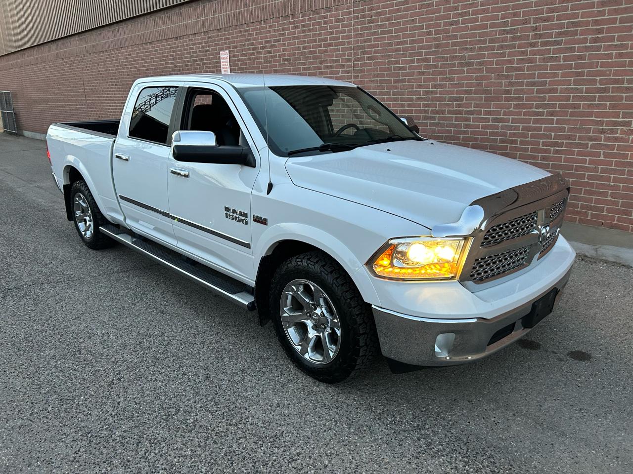 2016 RAM 1500 LARAMIE, 4X4, HEMI GAS. - Photo #9