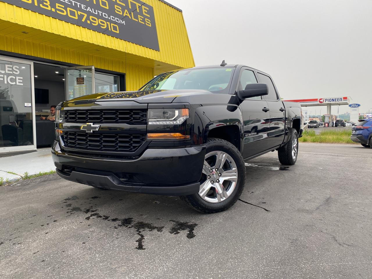 Used 2018 Chevrolet Silverado 1500 Custom / Clean CarFax / 5.3L V8 for sale in Kingston, ON