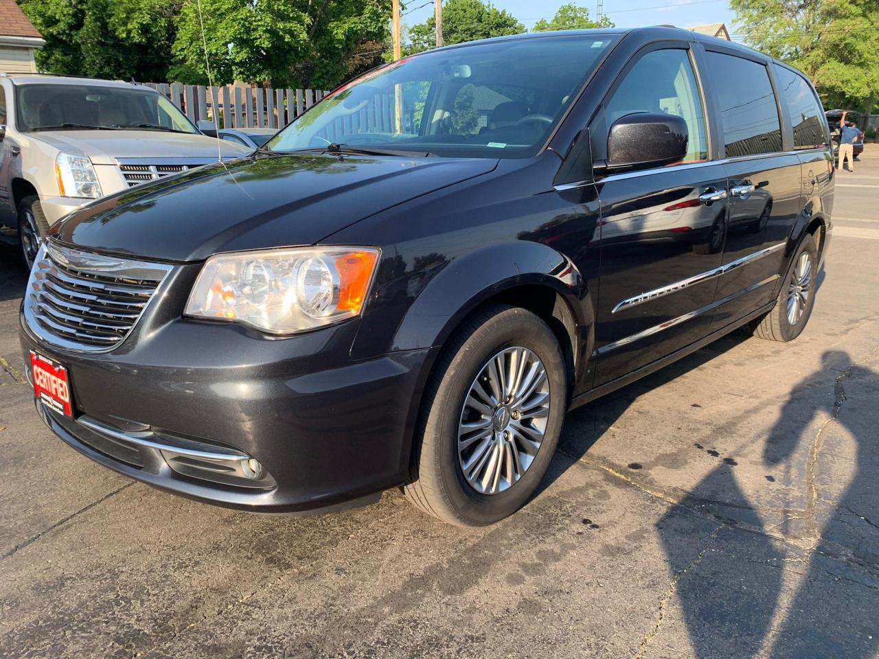 Used 2014 Chrysler Town & Country TOURING for sale in Brantford, ON