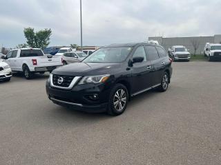 Used 2017 Nissan Pathfinder SL | $0 DOWN | EVERYONE APPROVED! for sale in Calgary, AB
