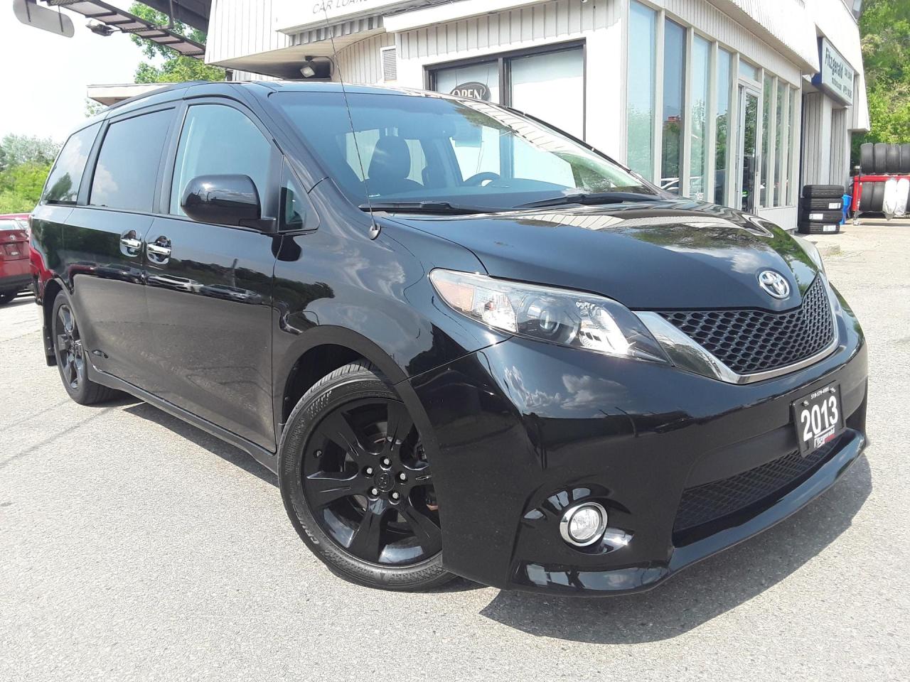 Used 2013 Toyota Sienna SE - ALLOYS! BACK-UP CAM! SUNROOF! 8 PASS! for sale in Kitchener, ON