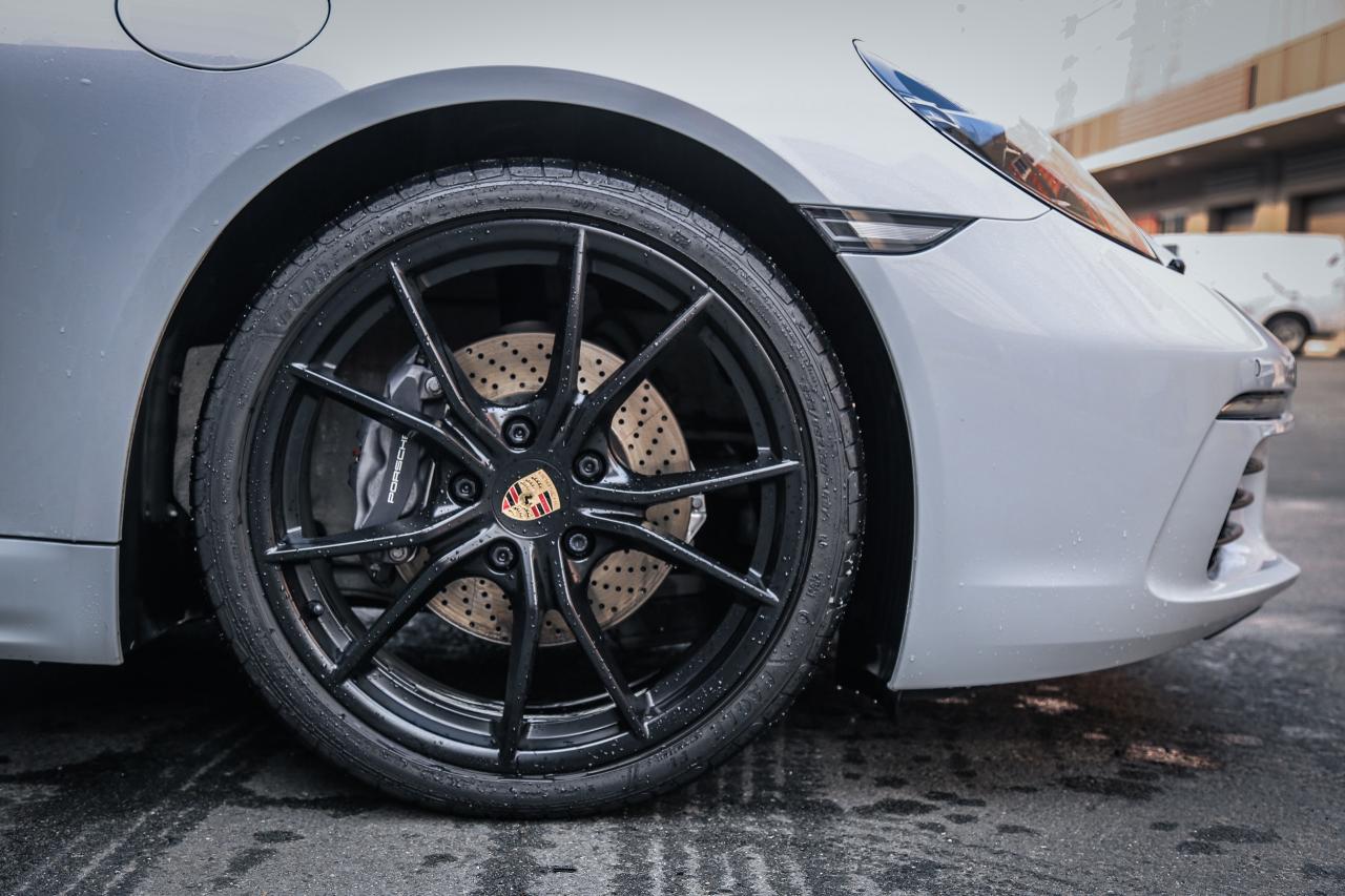 2018 Porsche 718 Cayman Coupe - Photo #5