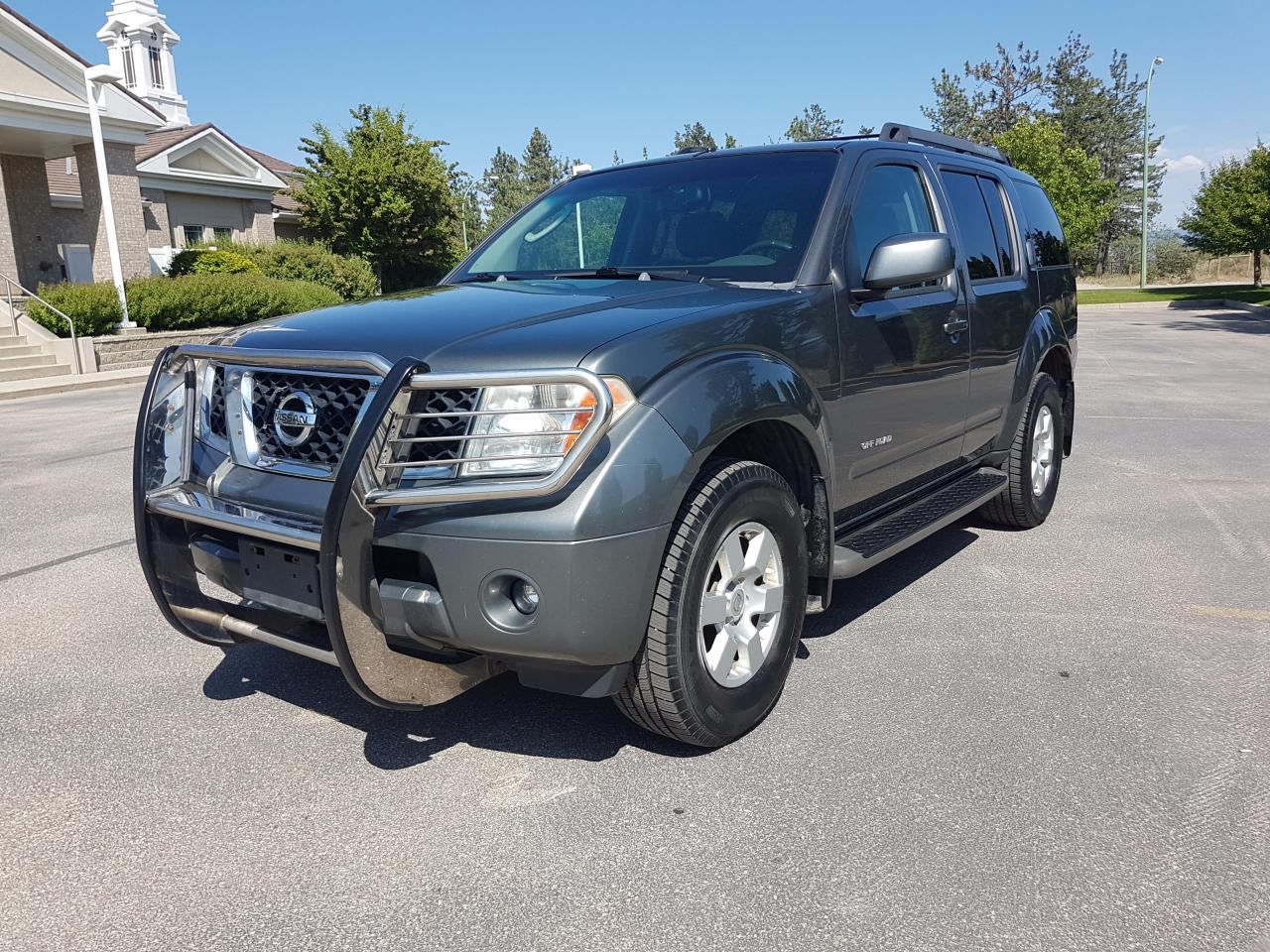 Used 2005 Nissan Pathfinder LE 4WD for sale in West Kelowna, BC