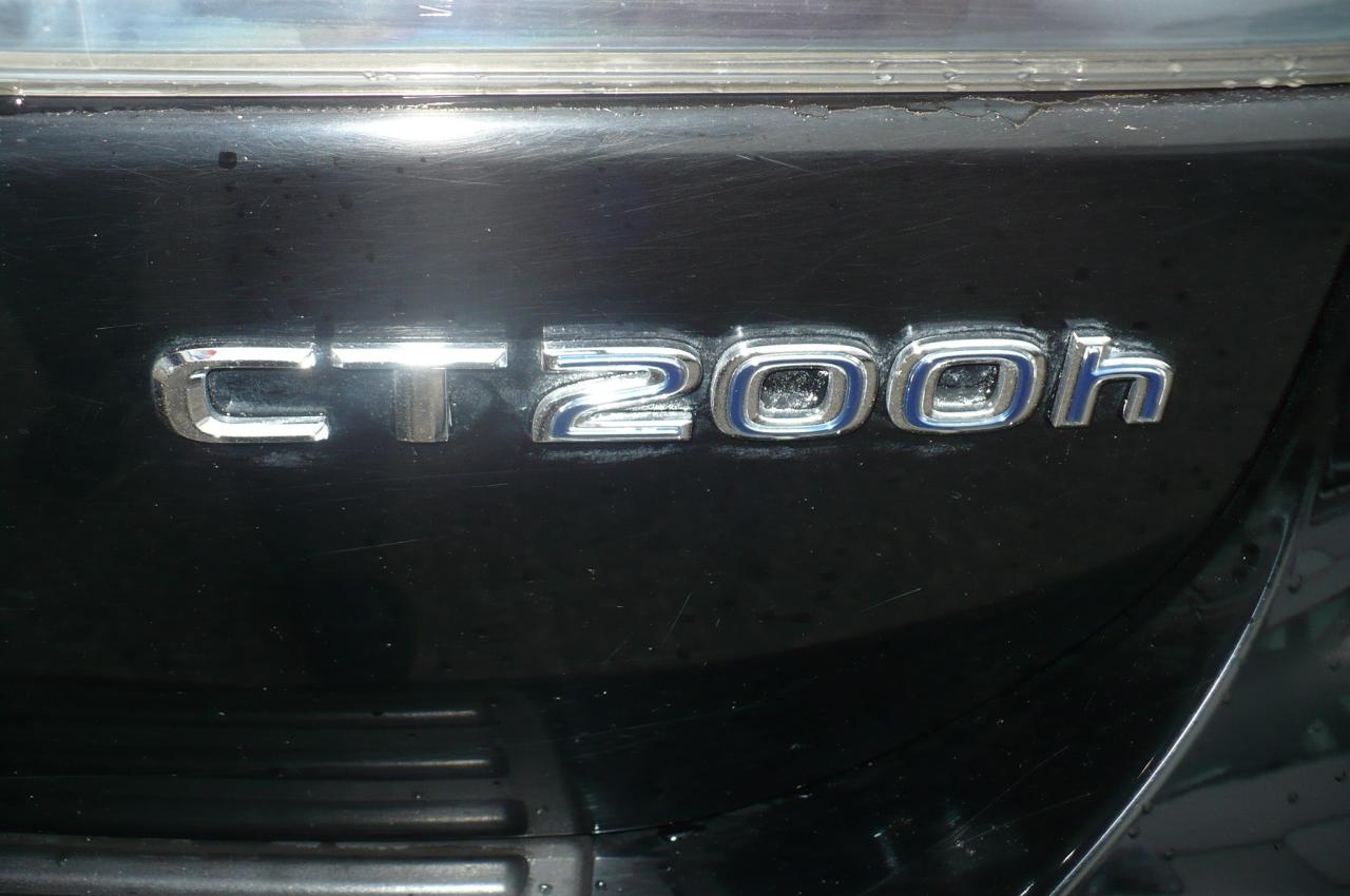 2011 Lexus CT 200h FWD 4dr Hybrid Photo4