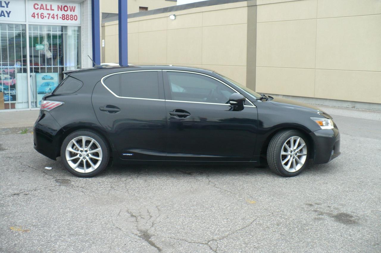 2011 Lexus CT 200h FWD 4dr Hybrid Photo5