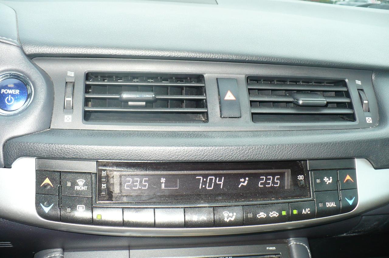 2011 Lexus CT 200h FWD 4dr Hybrid Photo