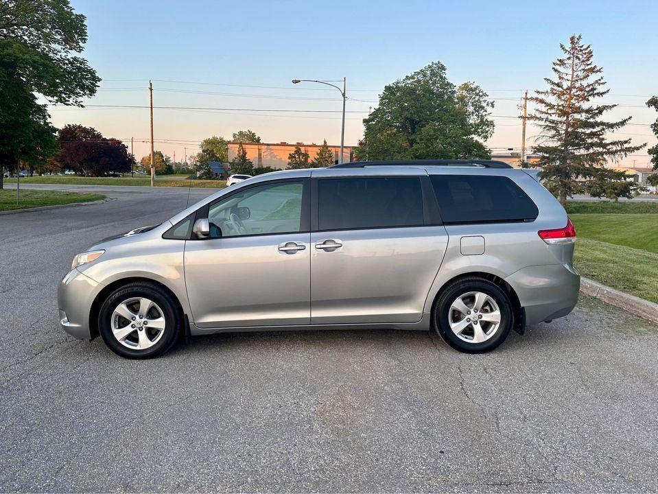 2014 Toyota Sienna 5DR LE 8-PASS FWD - Photo #4