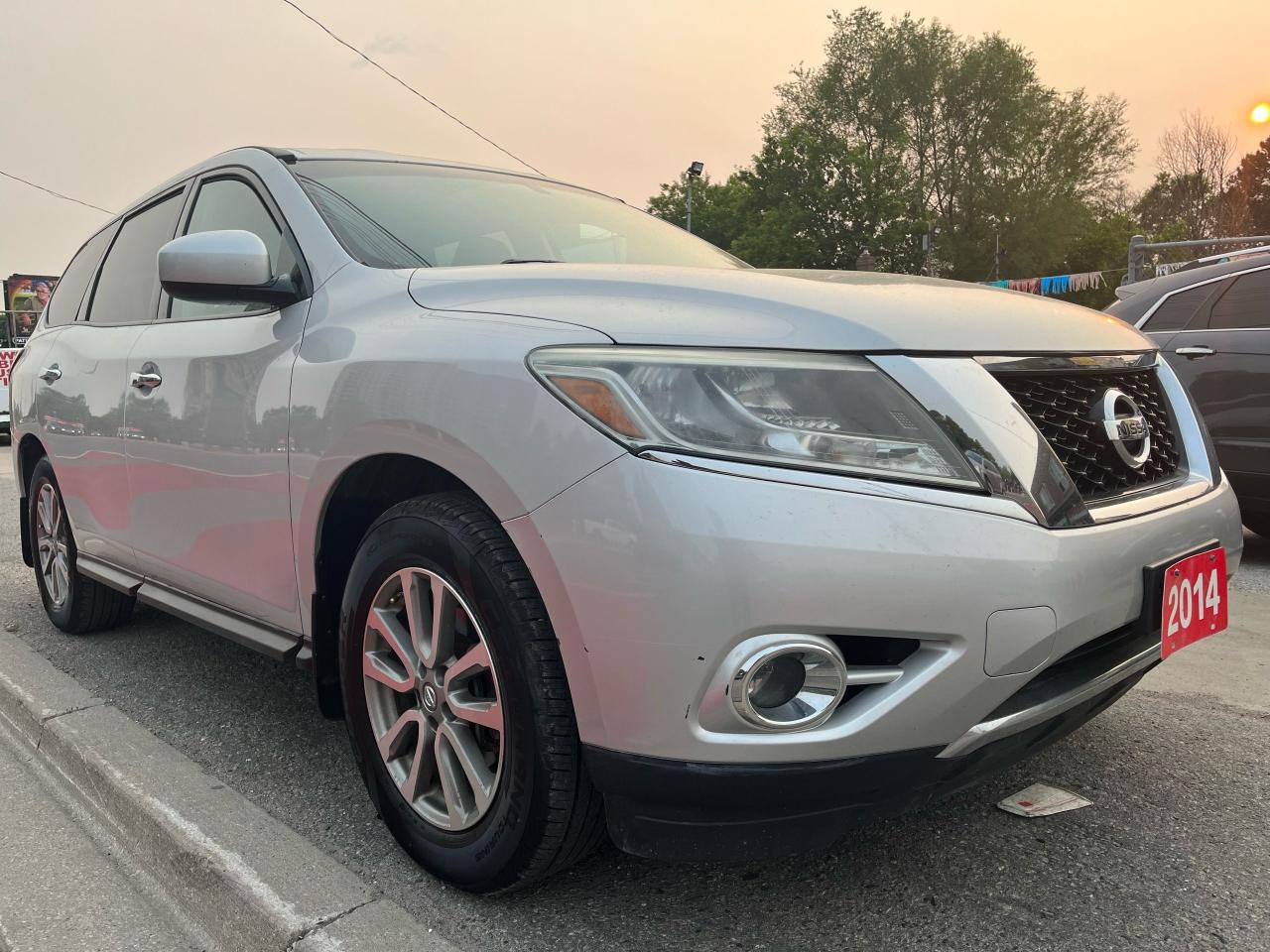 Used 2014 Nissan Pathfinder Push button start, alloy wheels ,cruise control ,and many more for sale in Scarborough, ON