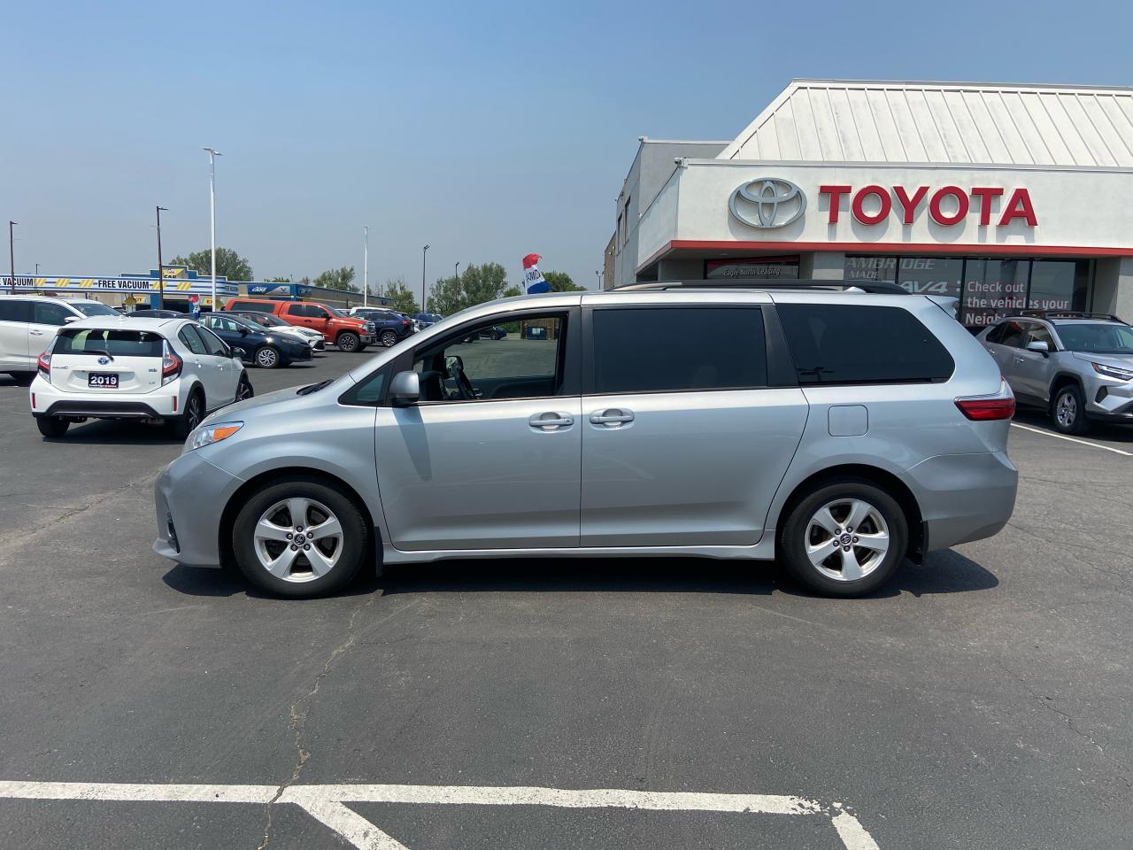 Used 2020 Toyota Sienna LE for sale in Cambridge, ON