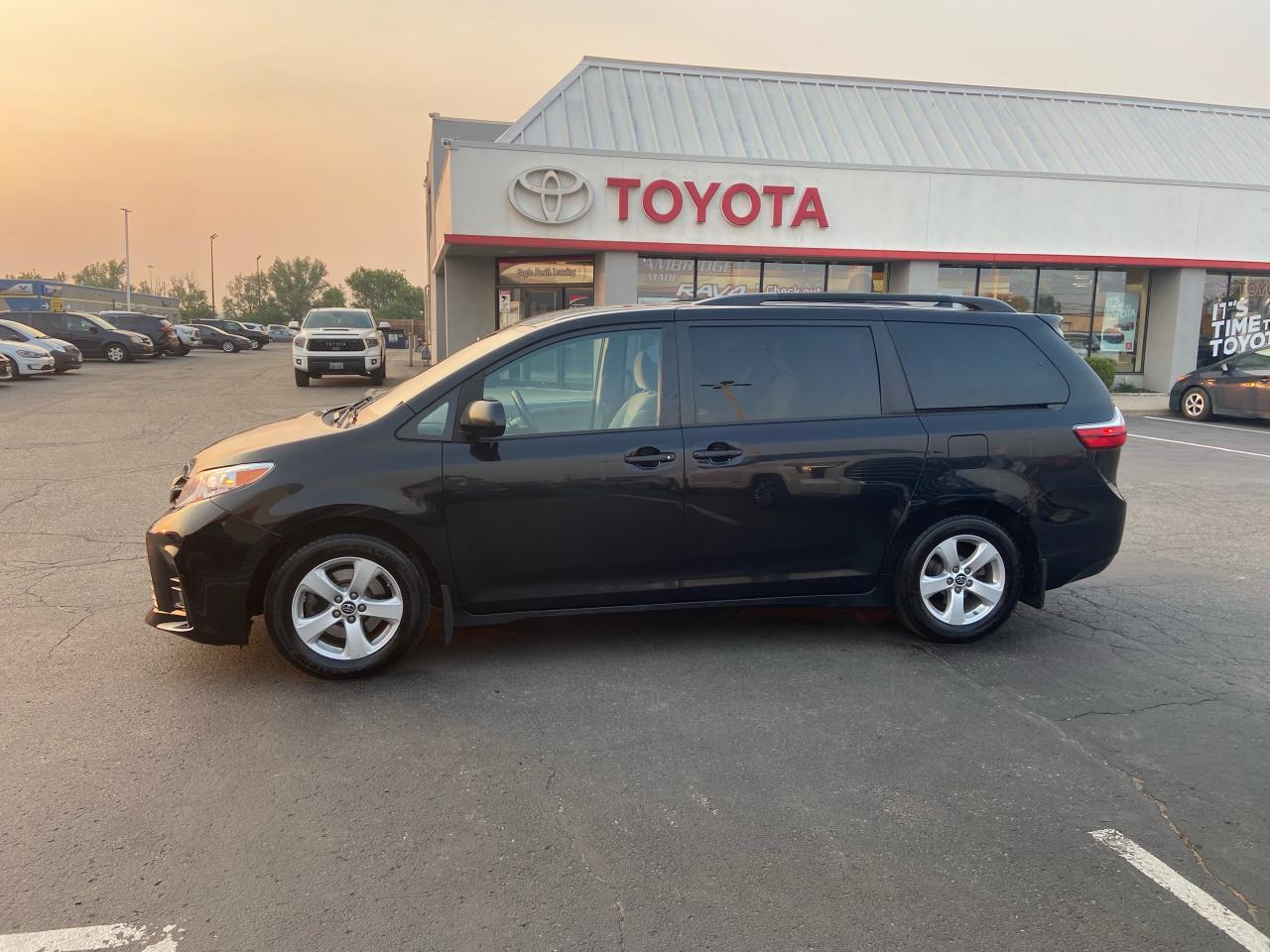 Used 2020 Toyota Sienna LE for sale in Cambridge, ON