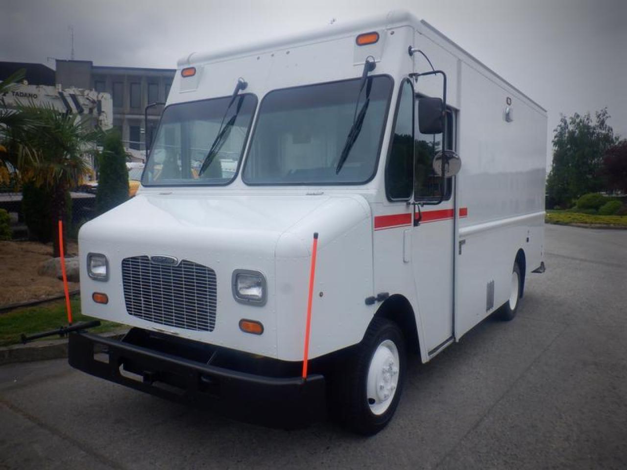 Used 2014 Freightliner MT45 Chassis Cargo Van Dually Diesel for sale in Burnaby, BC