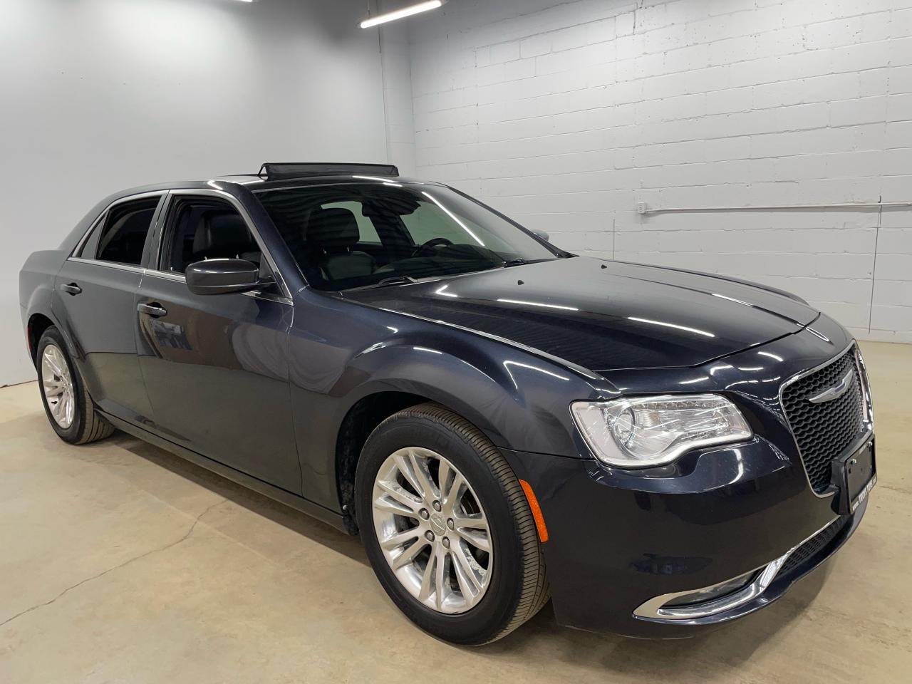 2016 Chrysler 300 Touring  Photo21