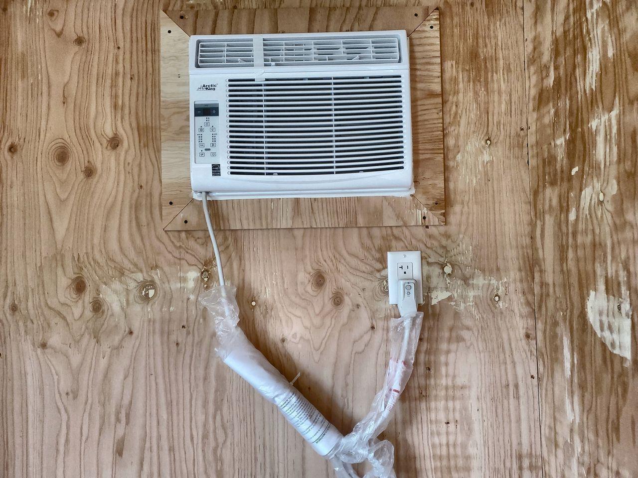 2020 - MOBILE OFFICE CONTAINER 20 FT X 8 FT Heat, Air Conditioner!!! Photo