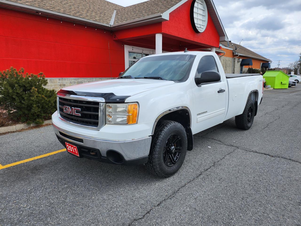 Used 2011 GMC Sierra 1500 SLE for sale in Cornwall, ON