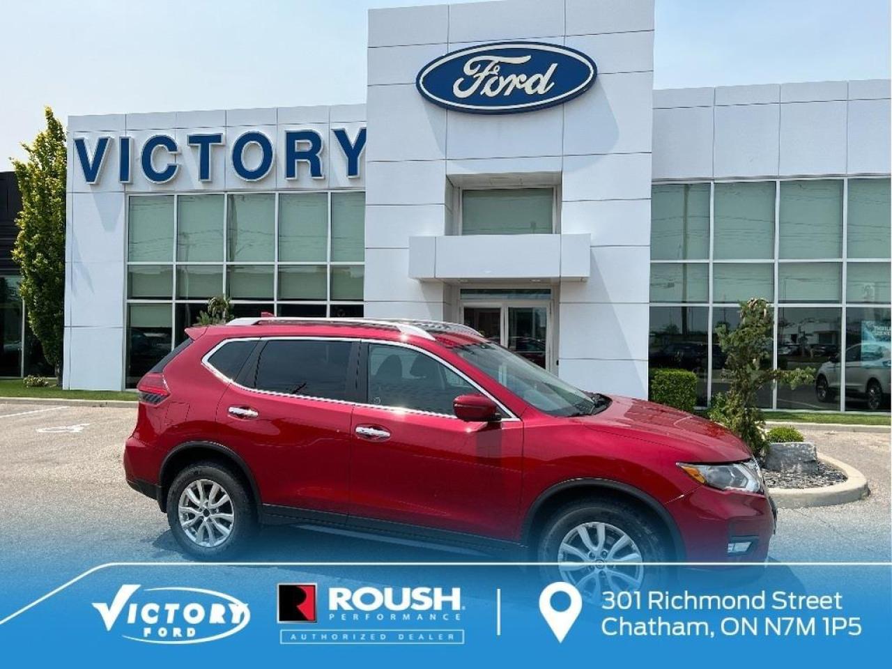 Used 2017 Nissan Rogue SV | Panoramic roof | Navigation | Power seats | B for sale in Chatham, ON