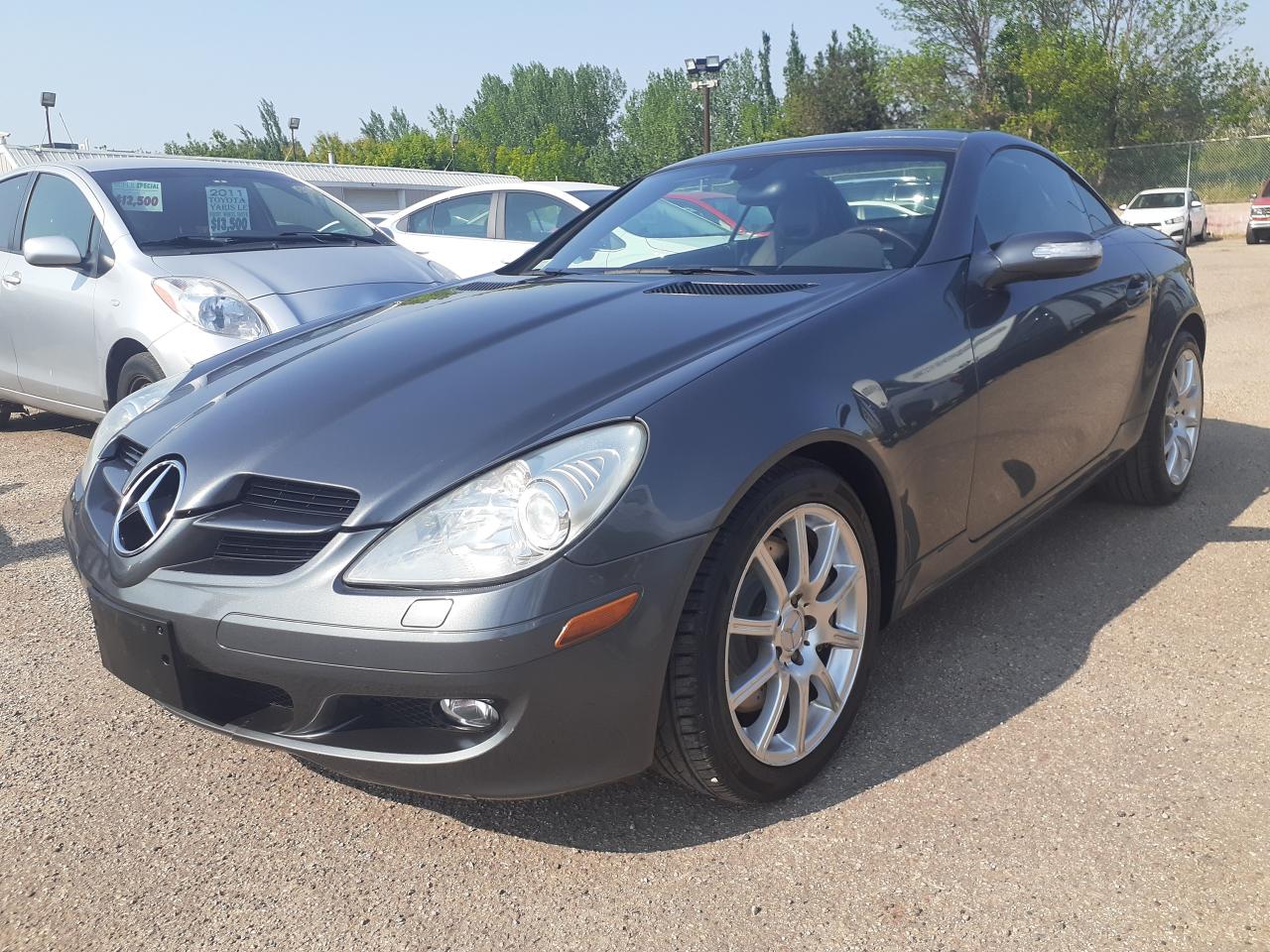 2005 Mercedes-Benz SLK Hardtop Convertible, Leather, Nav, Htd Seats