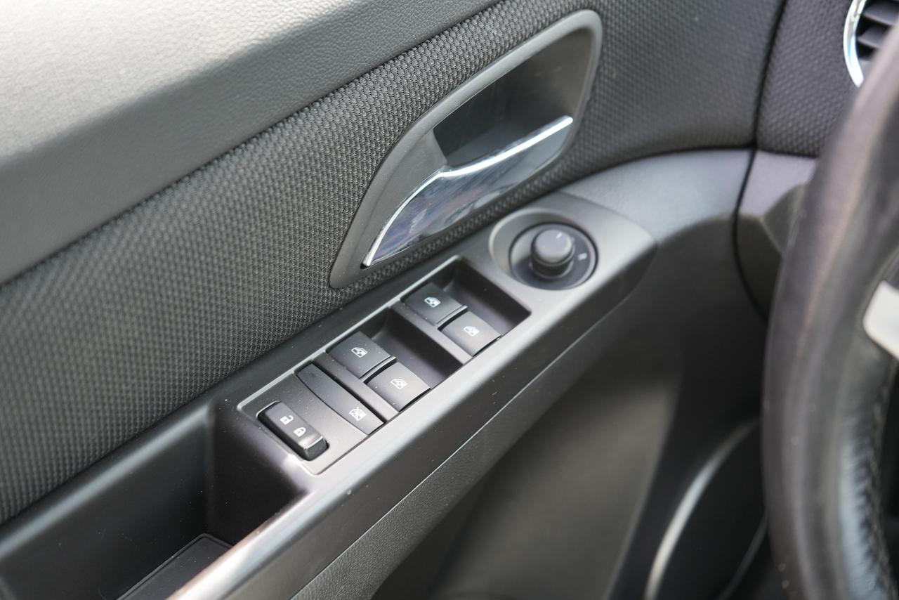 2015 Chevrolet Cruze 2LT Photo