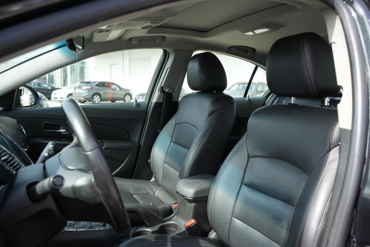 2015 Chevrolet Cruze 2LT Photo
