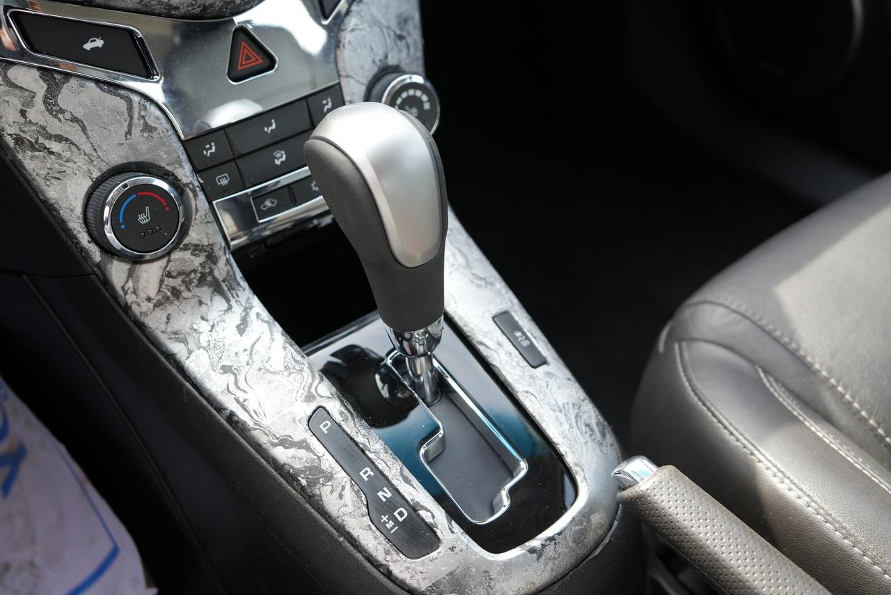 2015 Chevrolet Cruze 2LT Photo