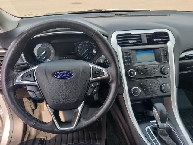 2016 Ford Fusion SE Photo3