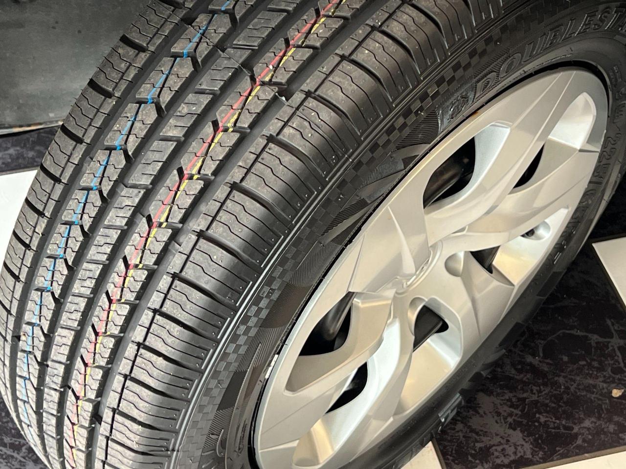 2019 Toyota RAV4 LE+New Tires+Camera+ApplePlay+LaneKeep+CLEANCARFAX - Photo #12