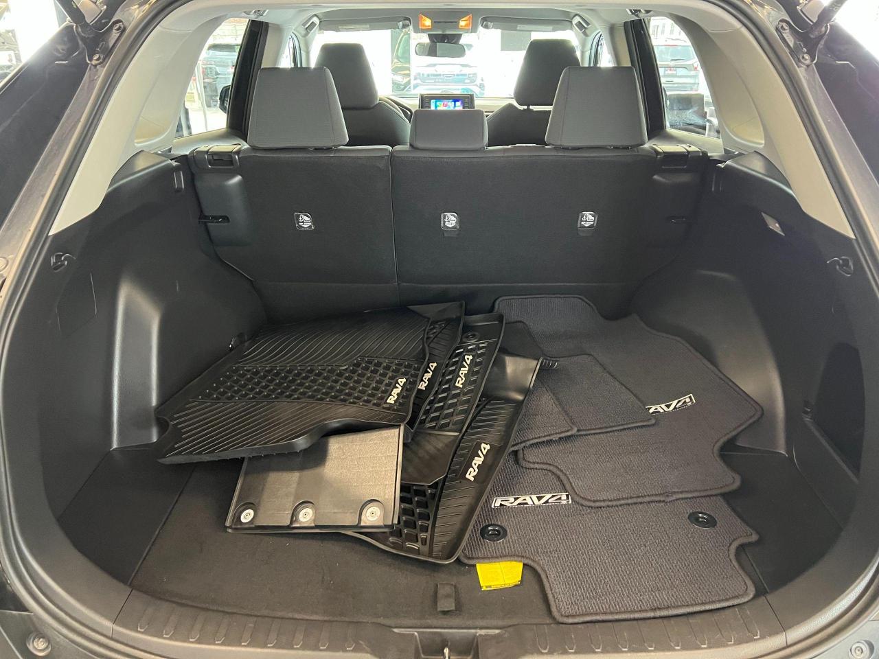 2019 Toyota RAV4 LE+New Tires+Camera+ApplePlay+LaneKeep+CLEANCARFAX - Photo #26