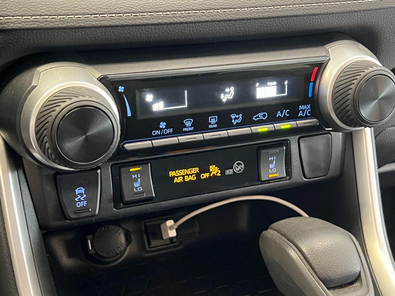 2019 Toyota RAV4 LE+New Tires+Camera+ApplePlay+LaneKeep+CLEANCARFAX - Photo #35