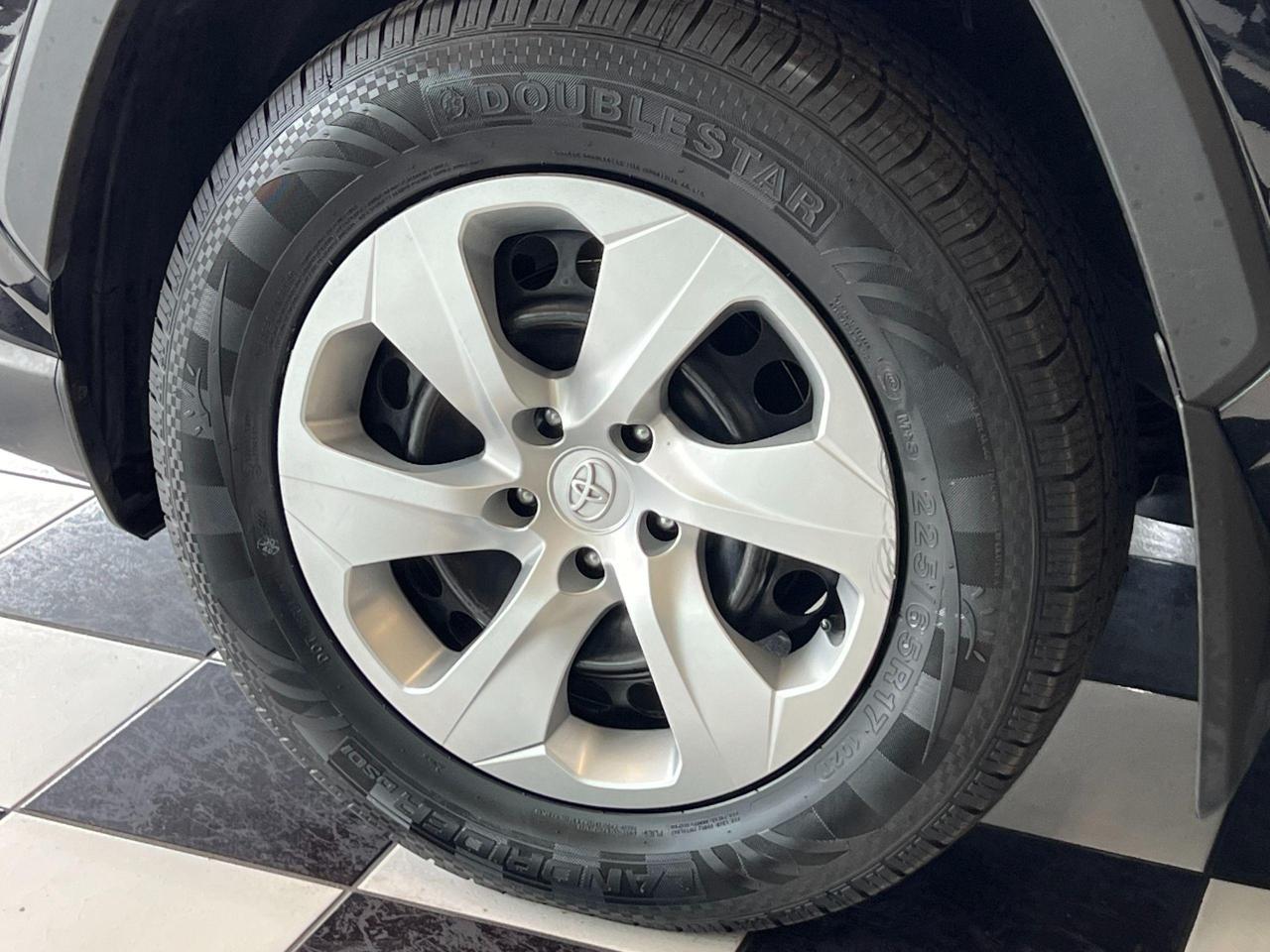 2019 Toyota RAV4 LE+New Tires+Camera+ApplePlay+LaneKeep+CLEANCARFAX - Photo #54