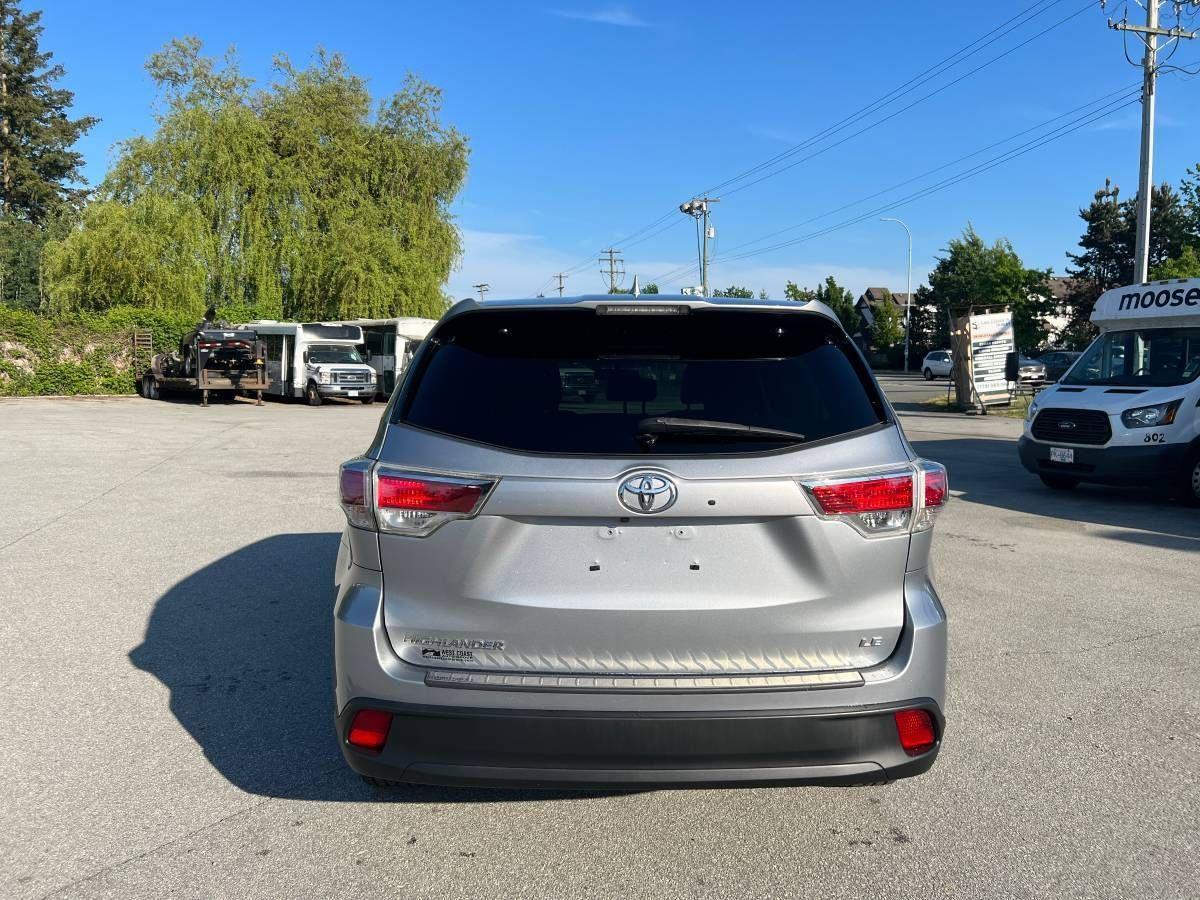 2016 Toyota Highlander LE - Photo #9