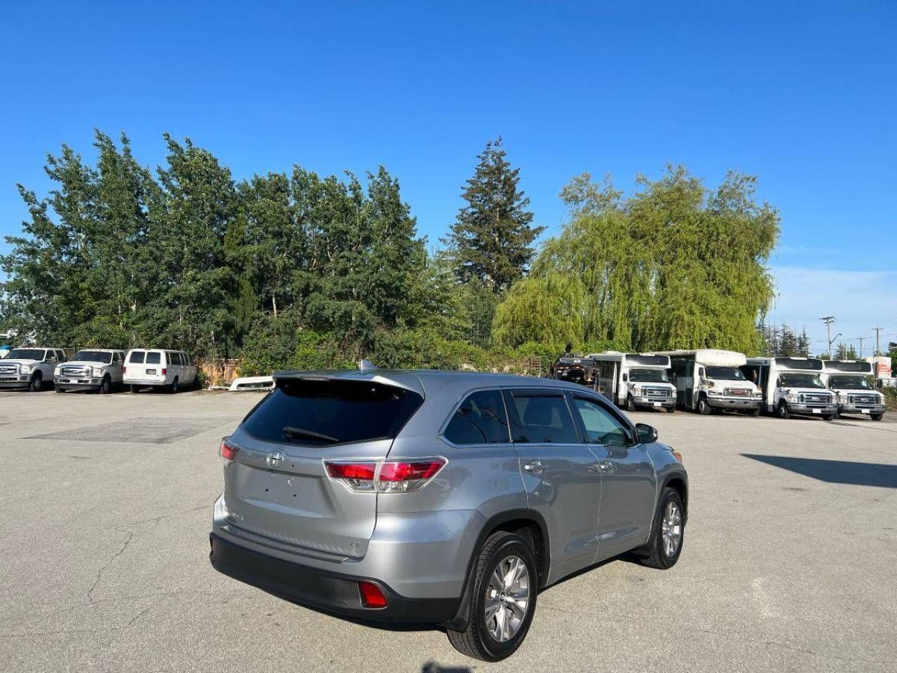 2016 Toyota Highlander LE - Photo #11