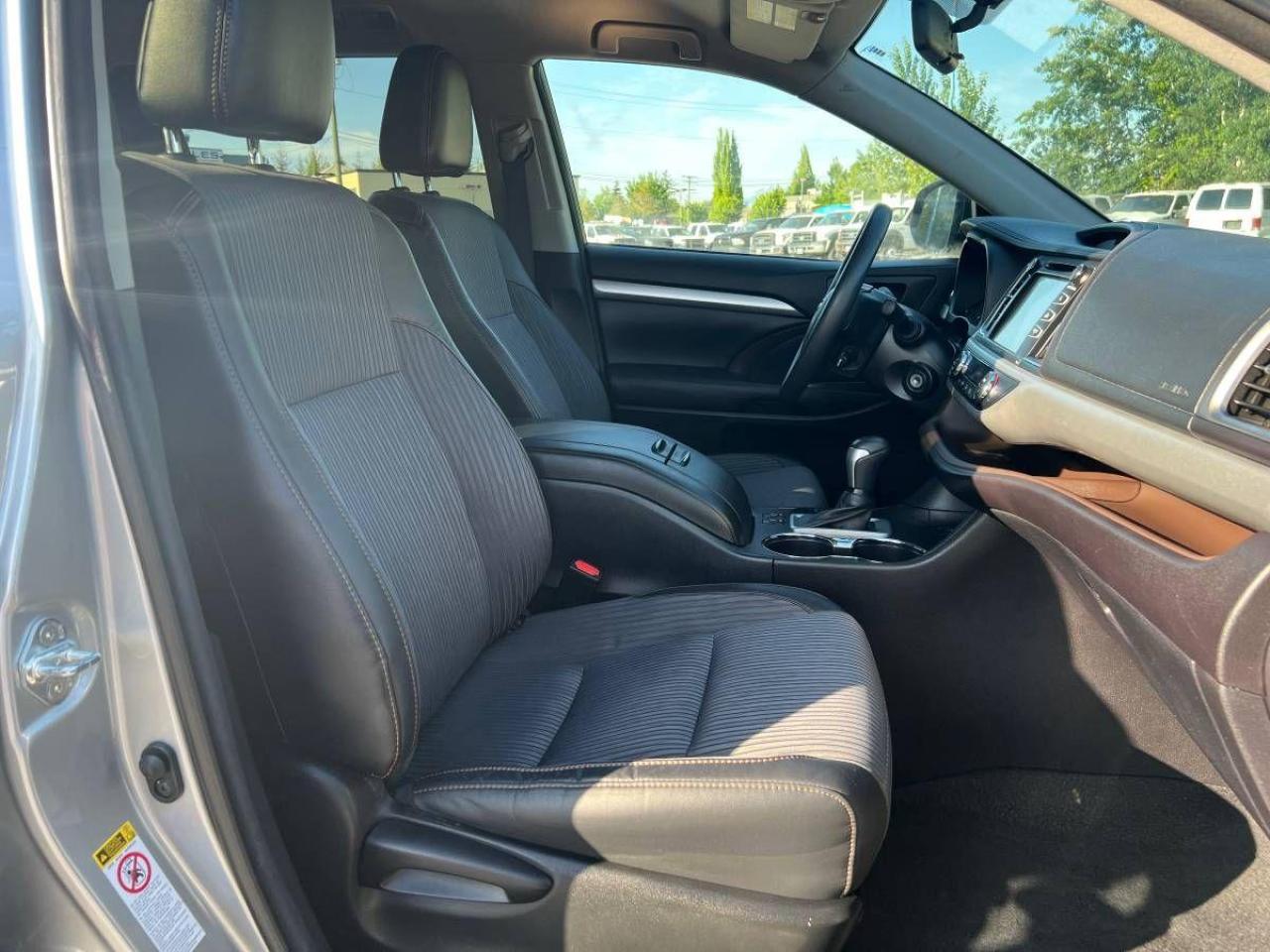 2016 Toyota Highlander LE - Photo #13