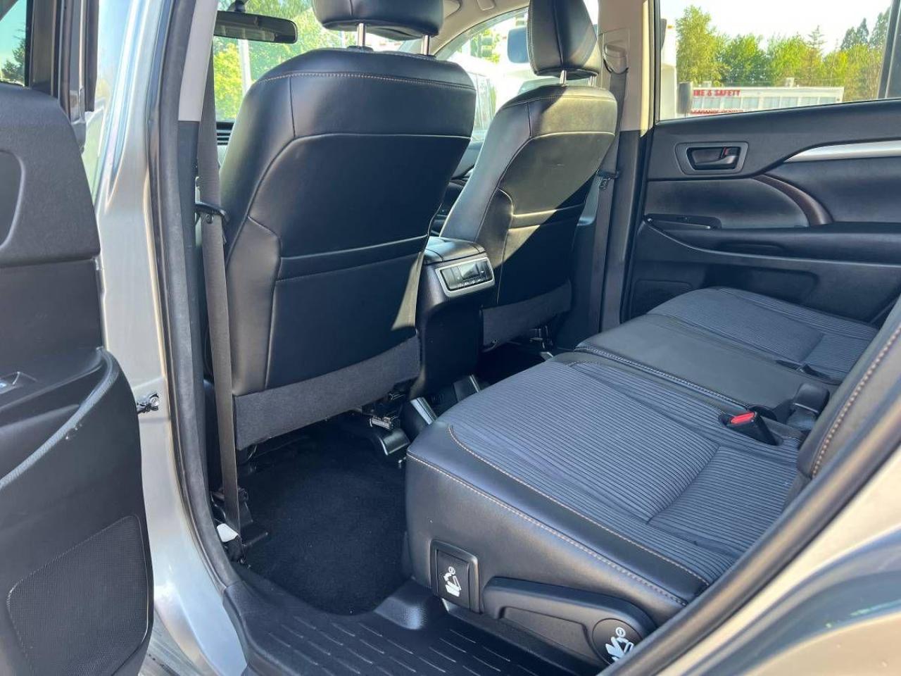 2016 Toyota Highlander LE - Photo #14