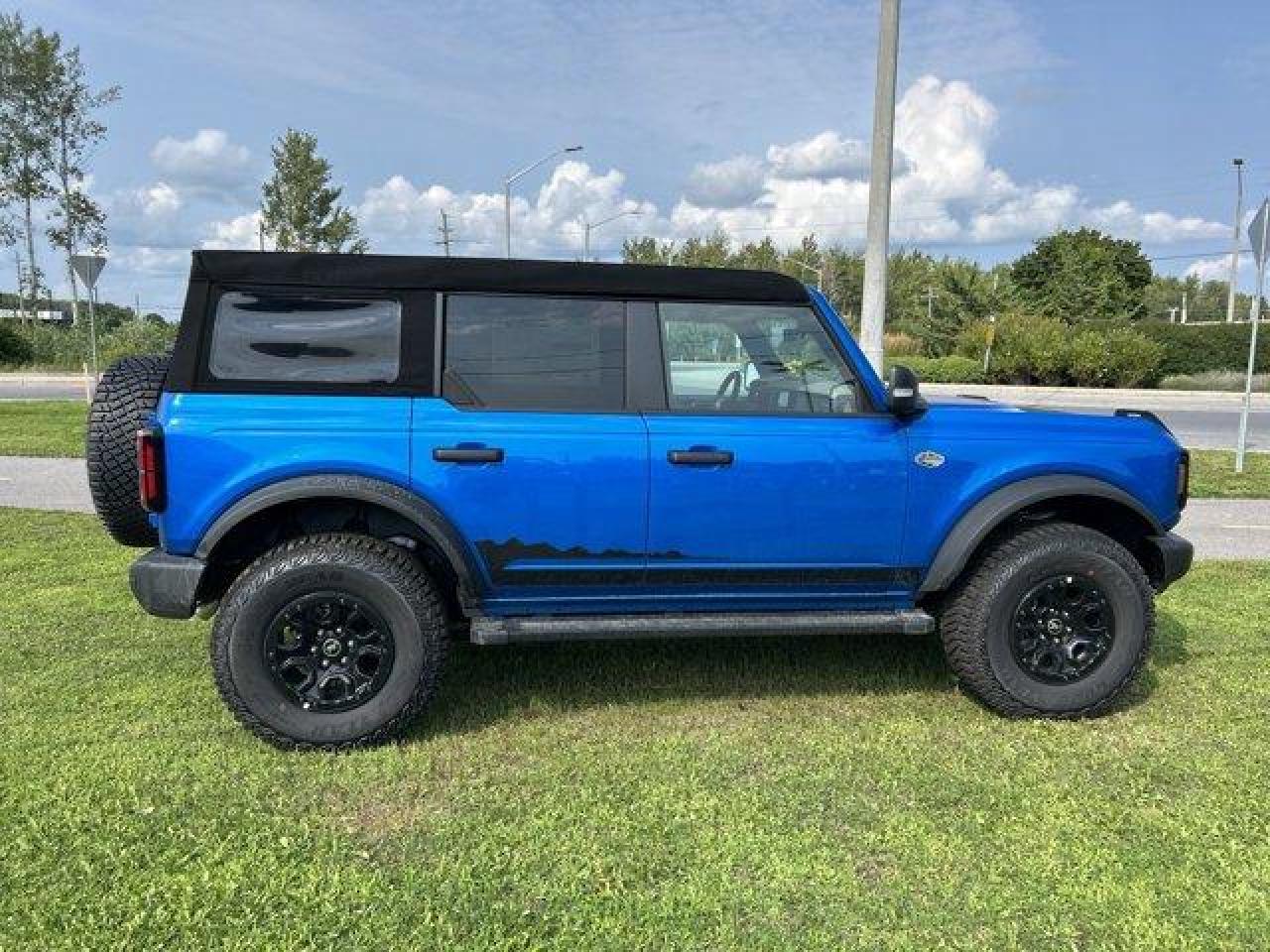 2023 Ford Bronco WildTrak Photo2