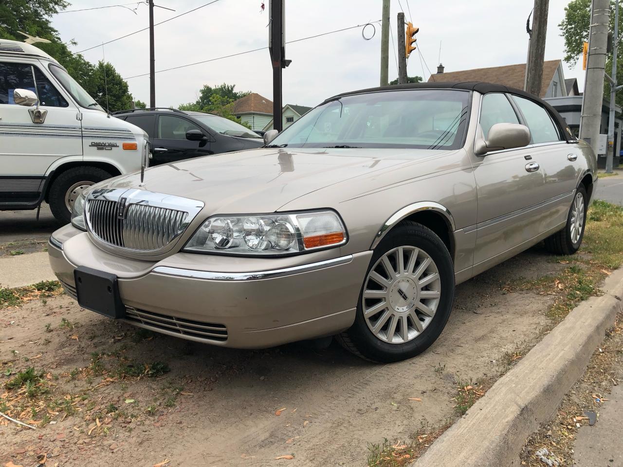 2003 Lincoln Town Car RUST FREE FLORIDA CAR!!! - Photo #1