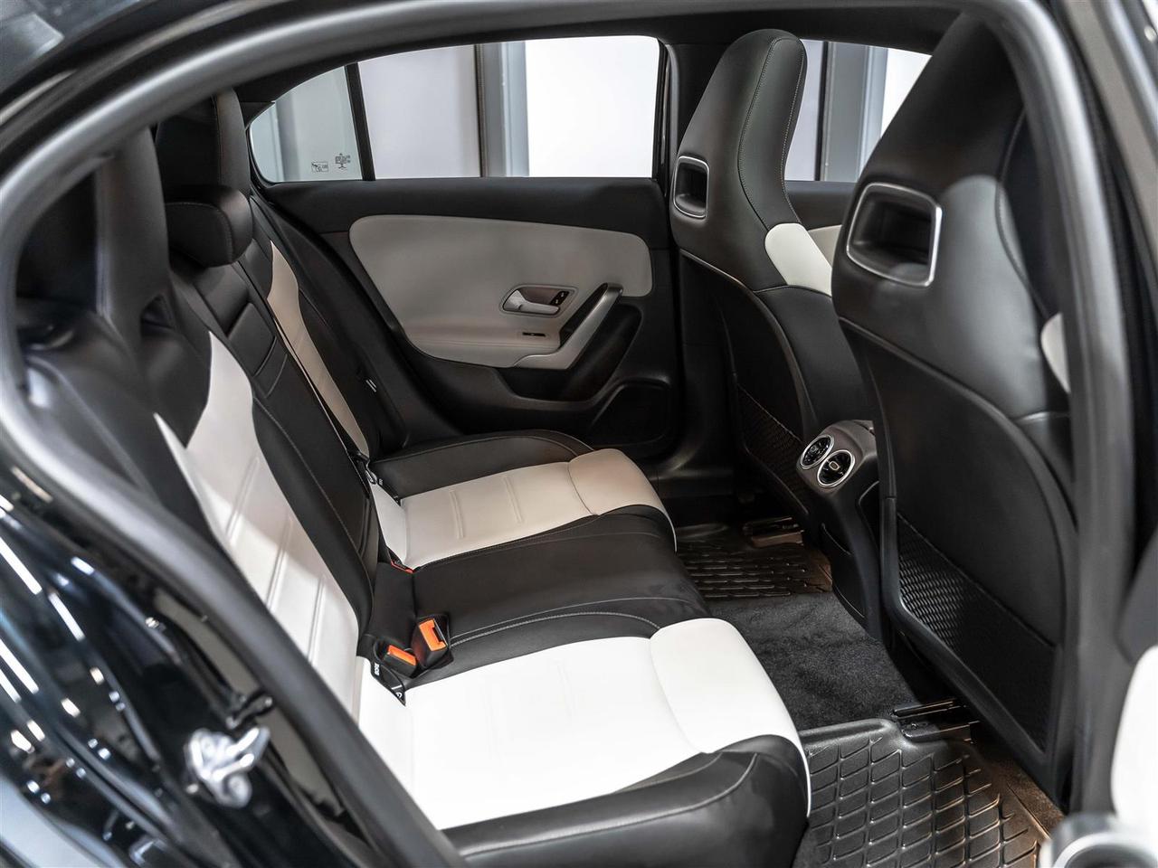 2019 Mercedes-Benz A250 A 250|AMG PKG|HATCHBACK|NIGHT PKG|NAVI|BLINDSPOT|REARCAM|LOADED Photo