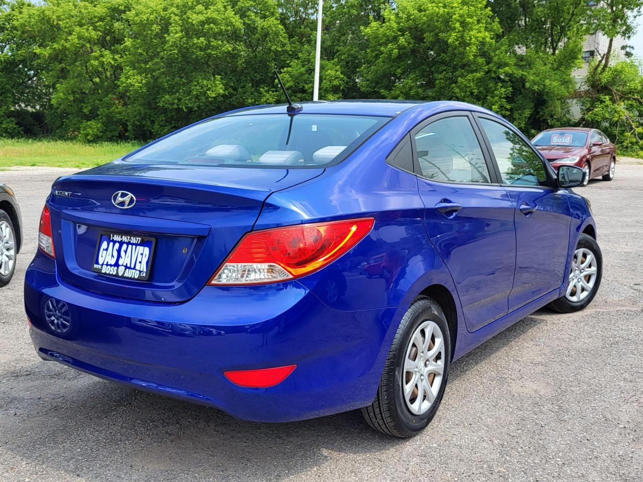 2012 Hyundai Accent GLS Photo2