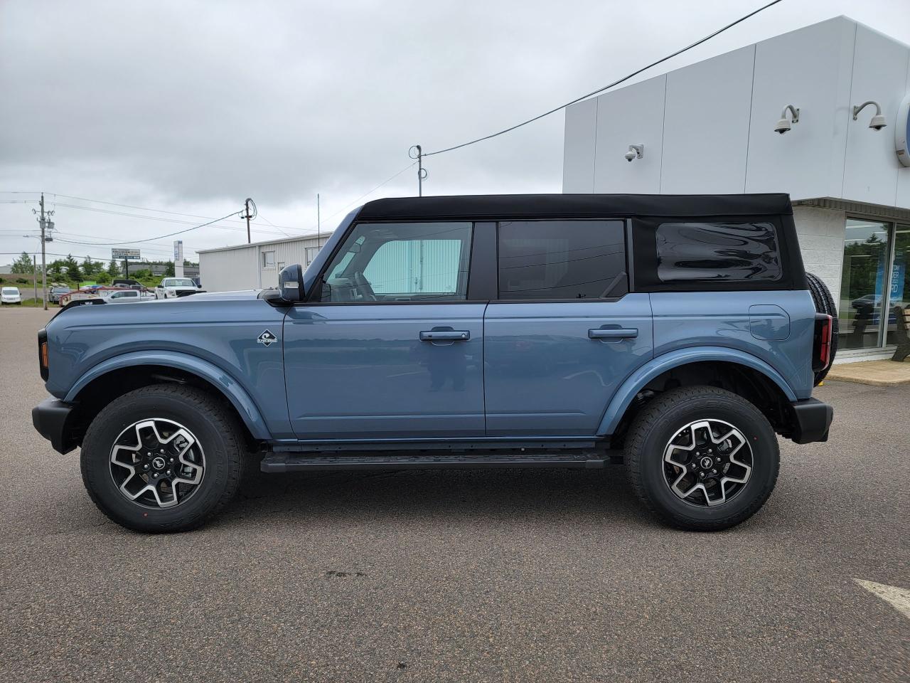 2023 Ford Bronco Outer Banks 4 Door Advanced 4x4 Photo5