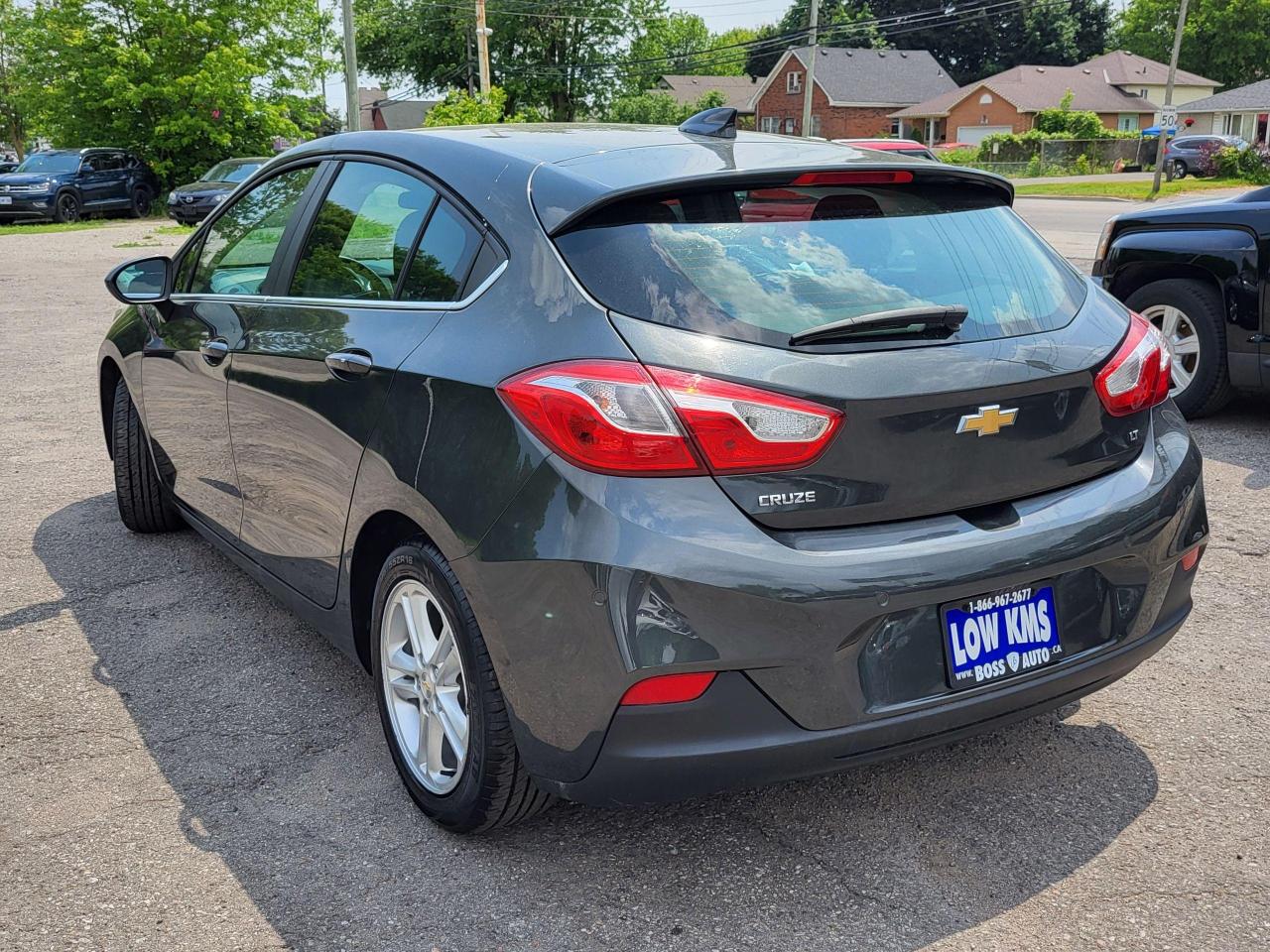 2017 Chevrolet Cruze LT Turbo Photo2