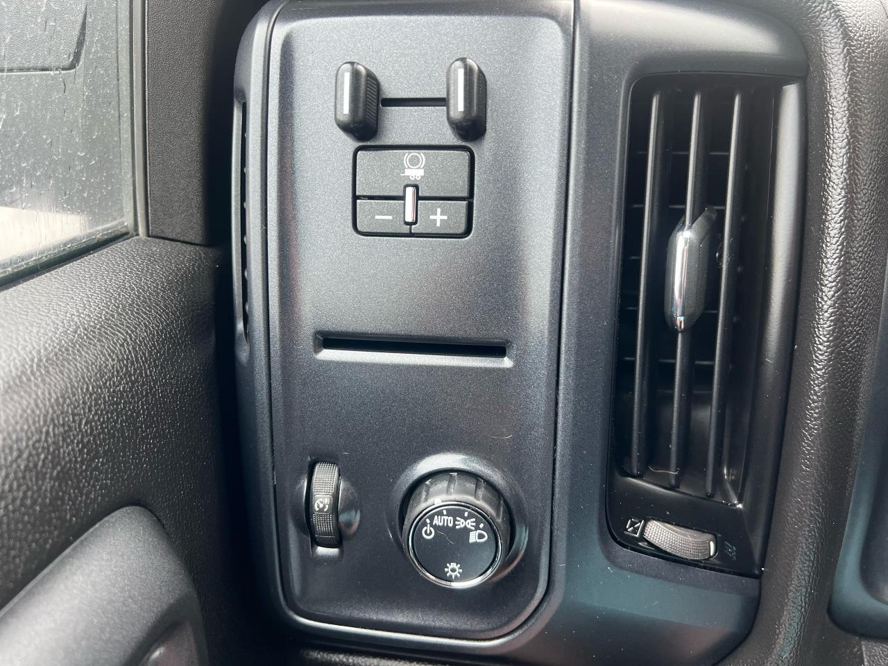 2019 Chevrolet Silverado 1500 WT DOUBLE CAB 4X4 **5.3L V8** - Photo #12