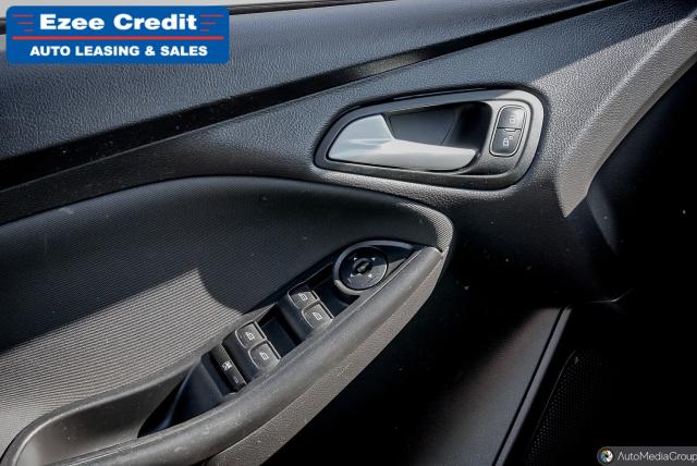 2015 Ford Focus SE Photo18