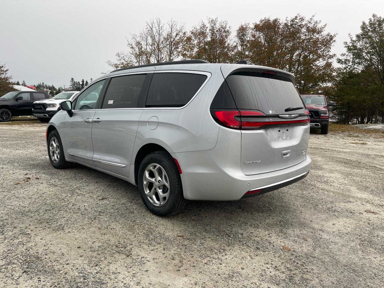 2023 Chrysler Pacifica Limited AWD Photo6