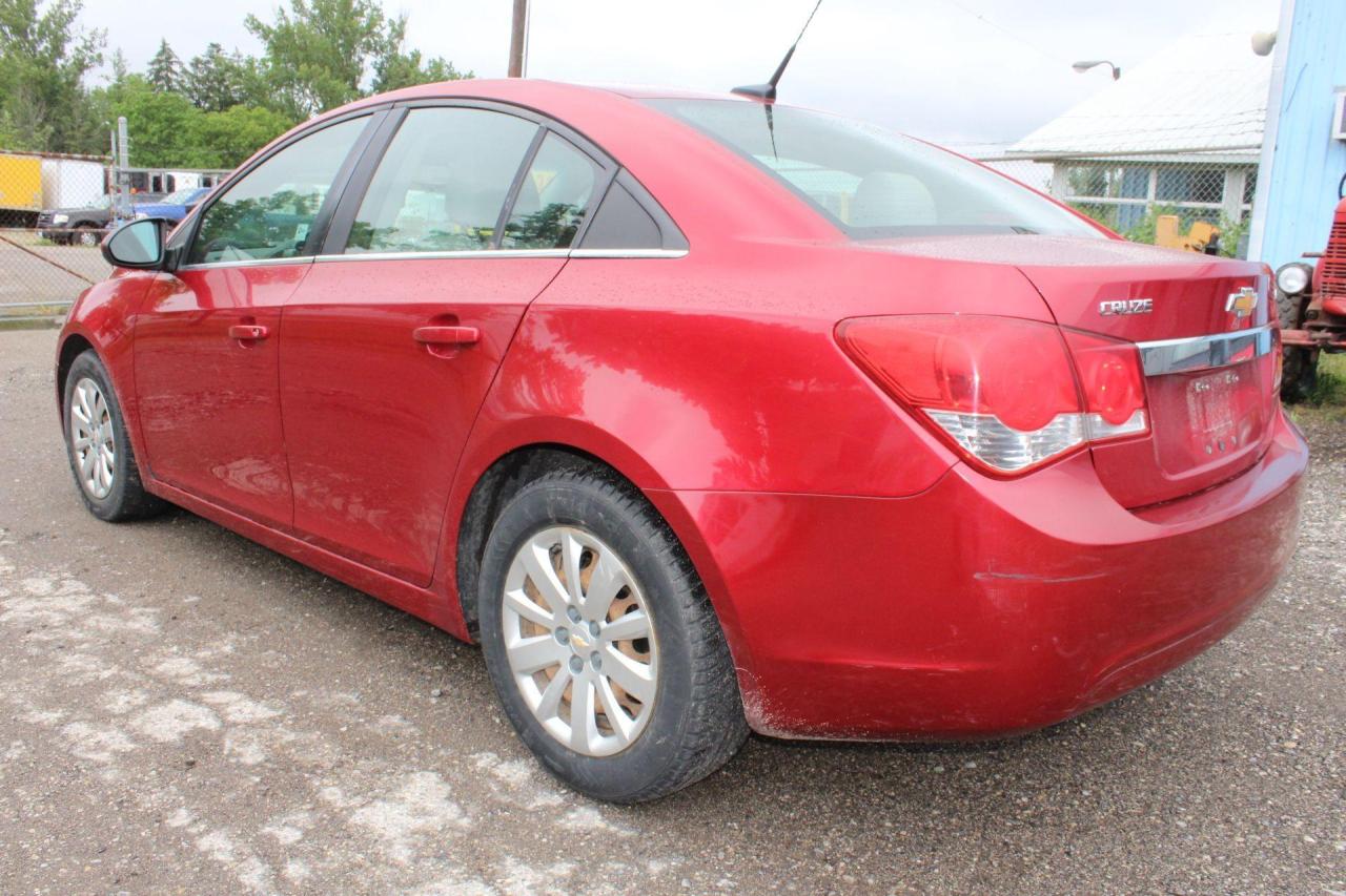 2011 Chevrolet Cruze  Photo3