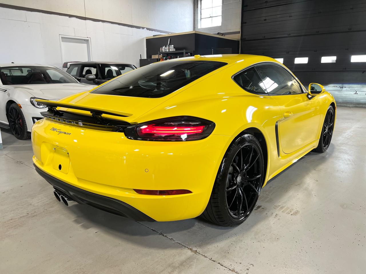 2022 Porsche 718 Cayman T Coupe - Photo #11