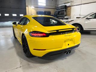 2022 Porsche 718 Cayman T Coupe - Photo #13