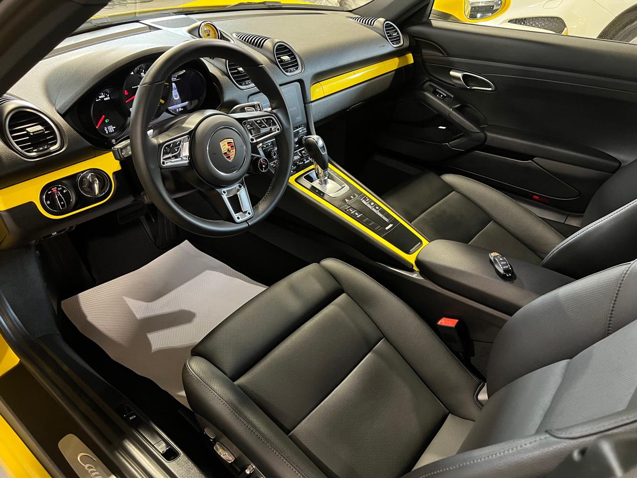 2022 Porsche 718 Cayman T Coupe - Photo #16