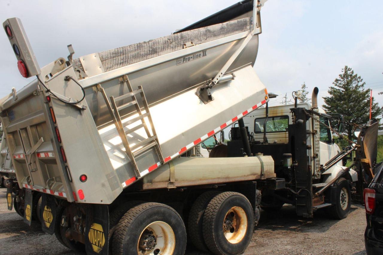 Used 2011 Volvo VHD  for sale in Breslau, ON