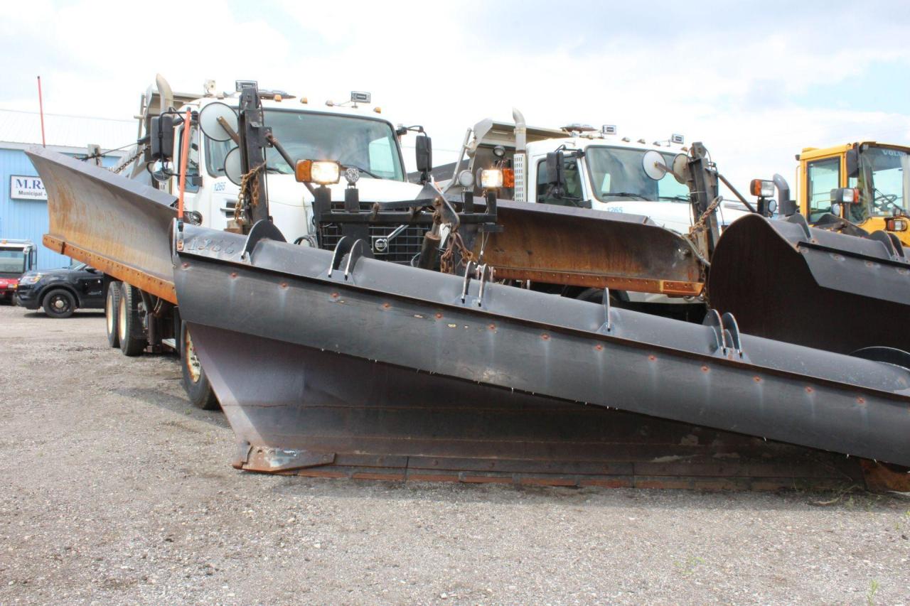 2011 Volvo VHD  Photo
