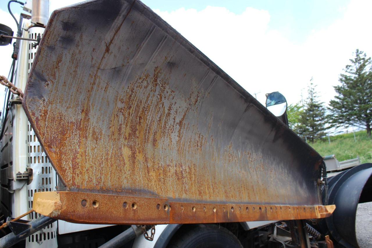 2011 Volvo VHD  Photo