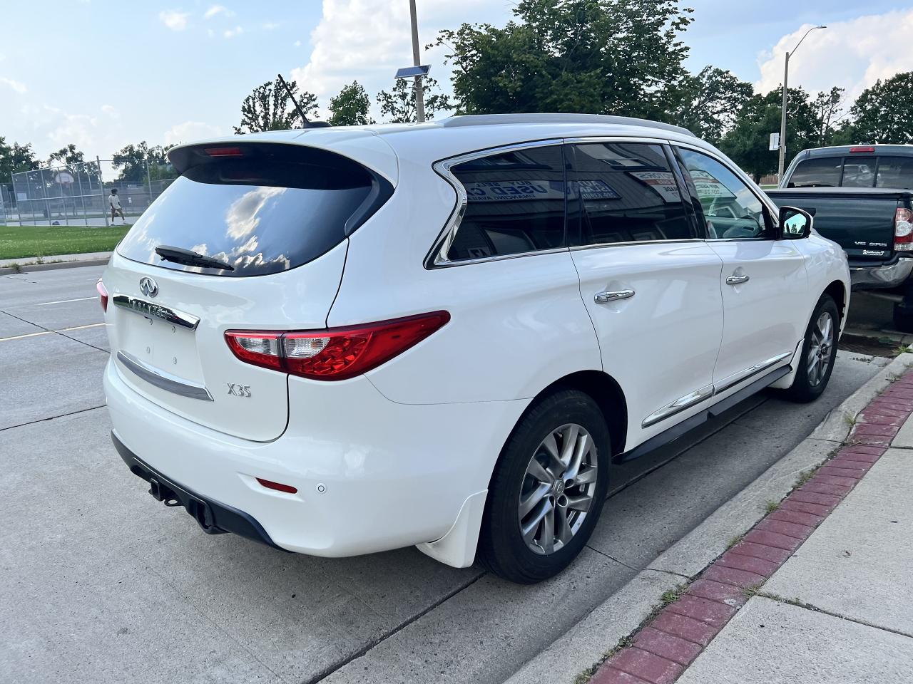 2013 Infiniti JX35 AWD 4DR - Photo #32